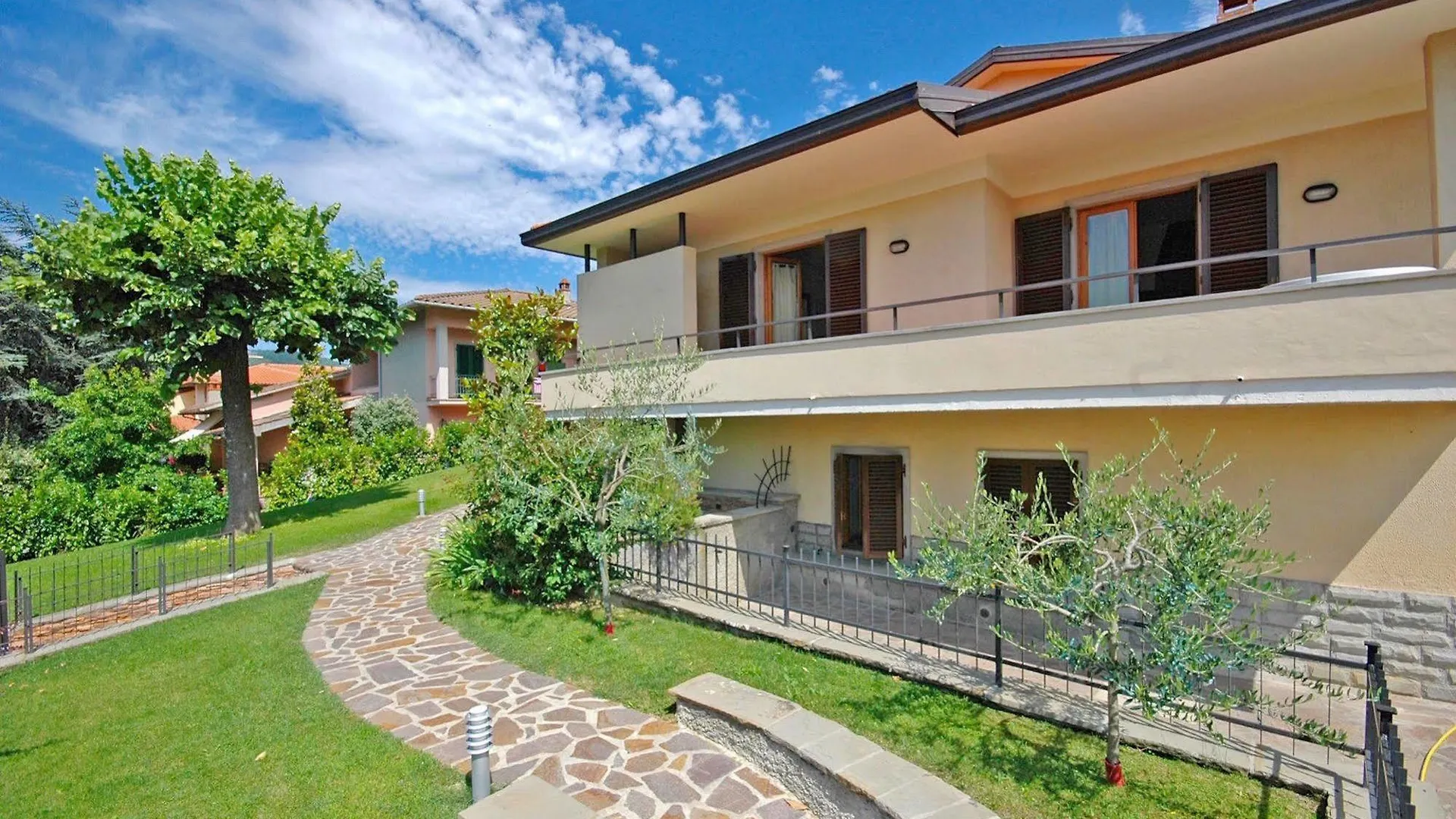 Villa Pratovecchio By Posarellivillas Italy